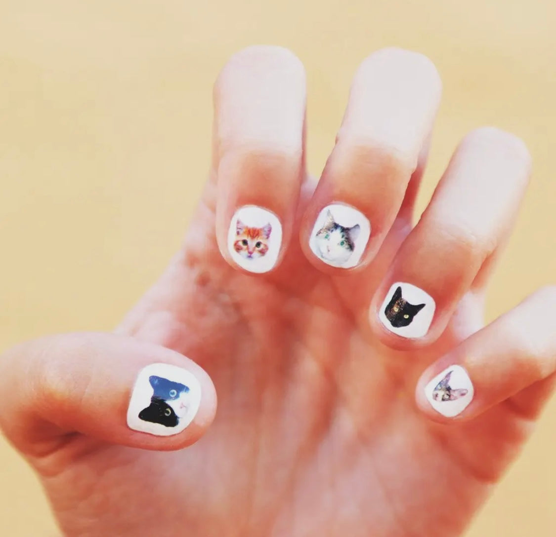 TERMIN BUCHEN: Nageldesign C – aufwändiges Design, vieles ist möglich, Steinchen, Scultpuring, Zeichnen, Folien, etc., Dauer des Termins bis zu 4 Stunden