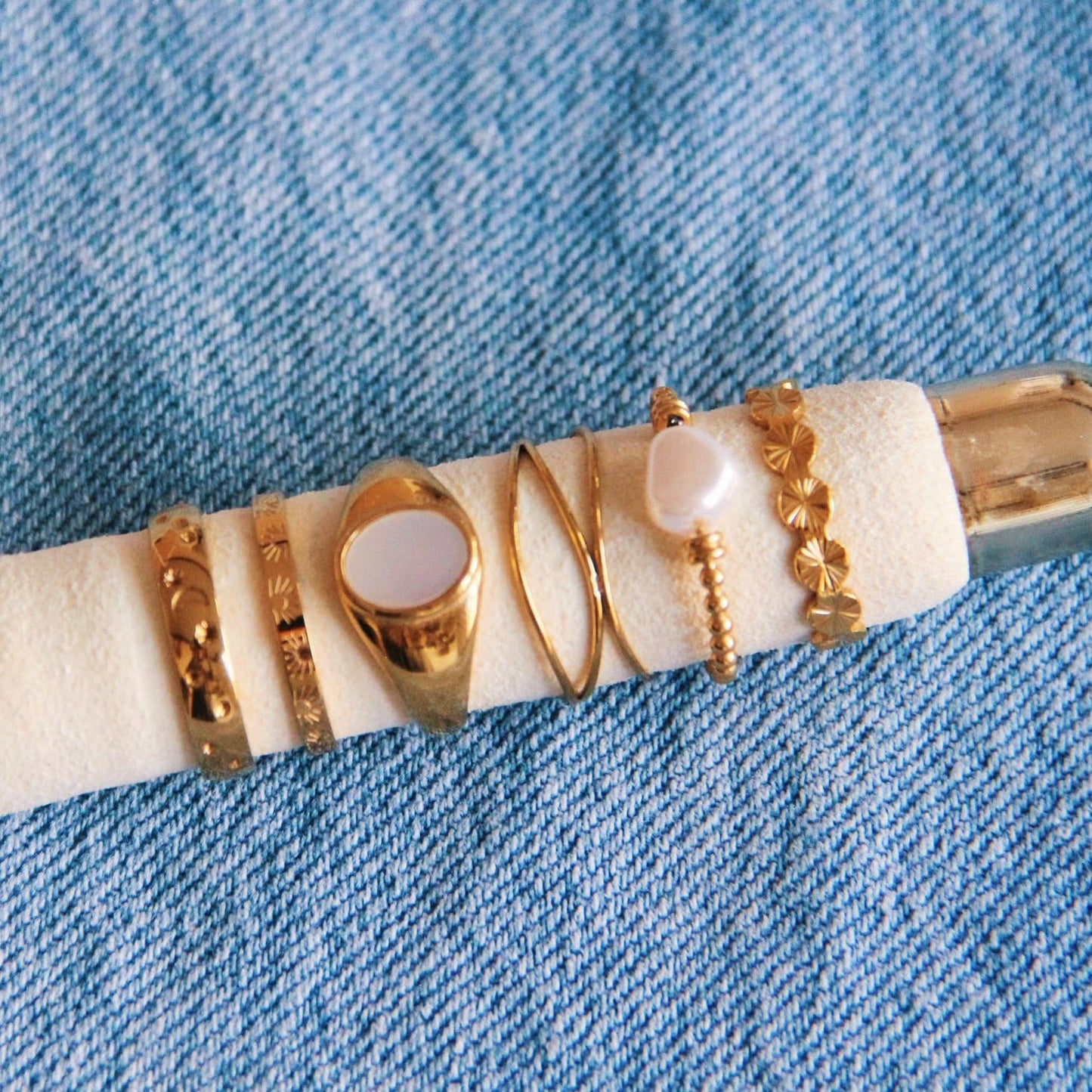 Stahlkugelring mit Perle – goldfarben
