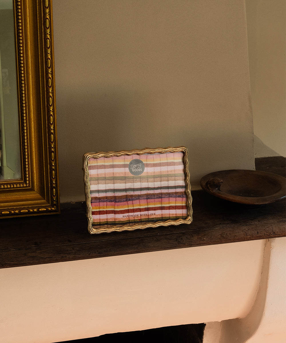 Doing Goods – Yuki Gewellter Handgefertigter Bilderrahmen