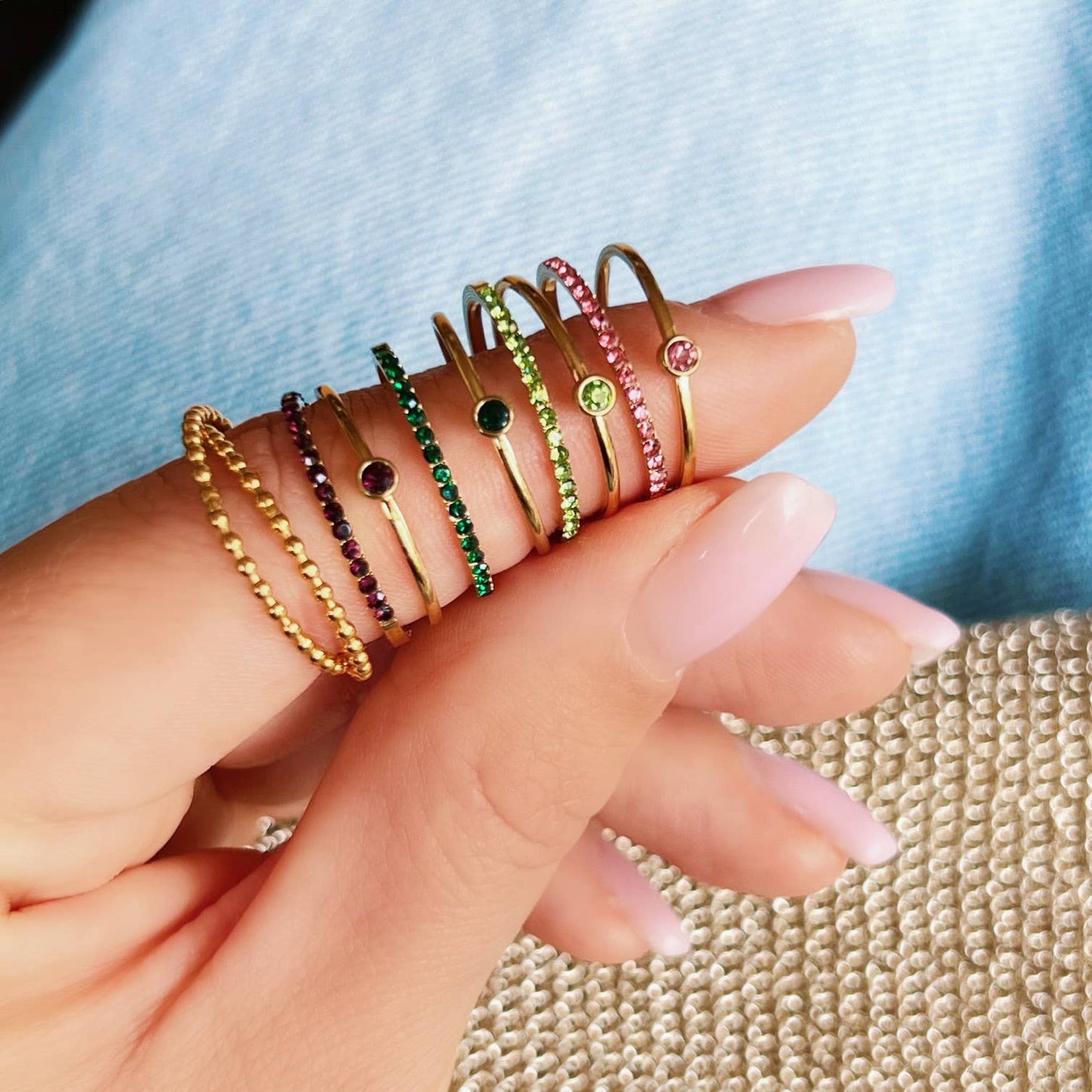 Minimalistischer Stahlring Mini-Zirkonia — hellgrün/goldfarben