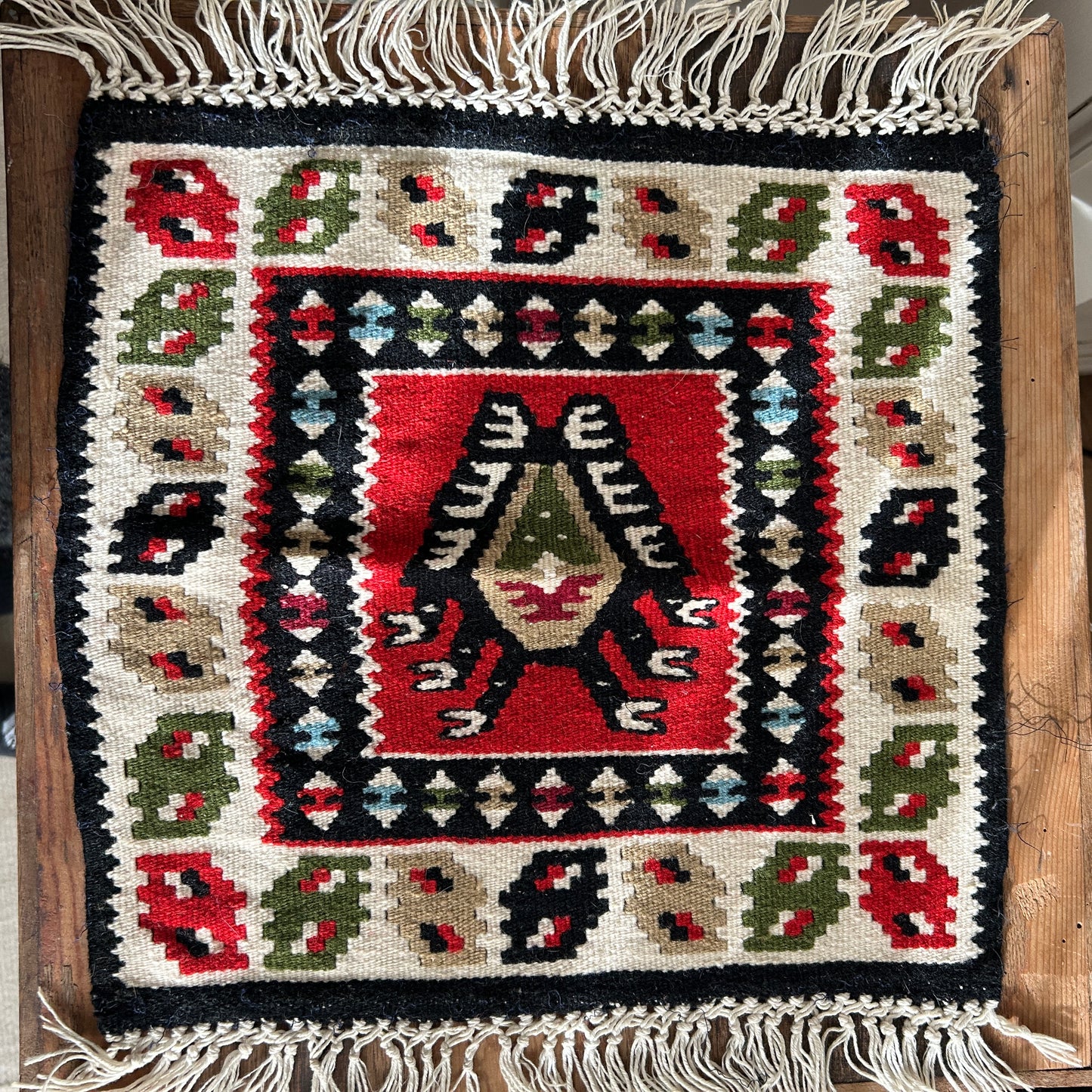 Vintage Kelim Tischdeckchen mit Fransen