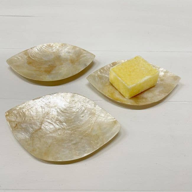 ByBazz Kleines Capiz-Muschel-Schälchen in Gold, verschiedene Formen: Schaaltje Vierkant