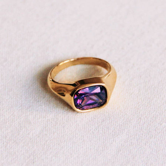 Ring mit ovalem Kristallstein - lila