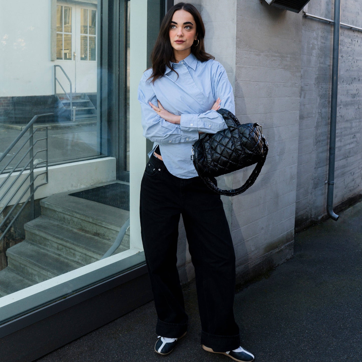 LOQI Metallic Schwarze Puffige Mittelgroße Reisetasche