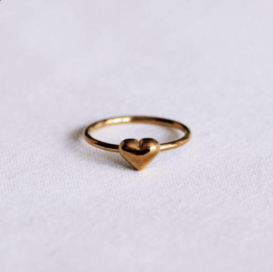 Minimalistischer Ring mit kugelförmigem Herz - Gold