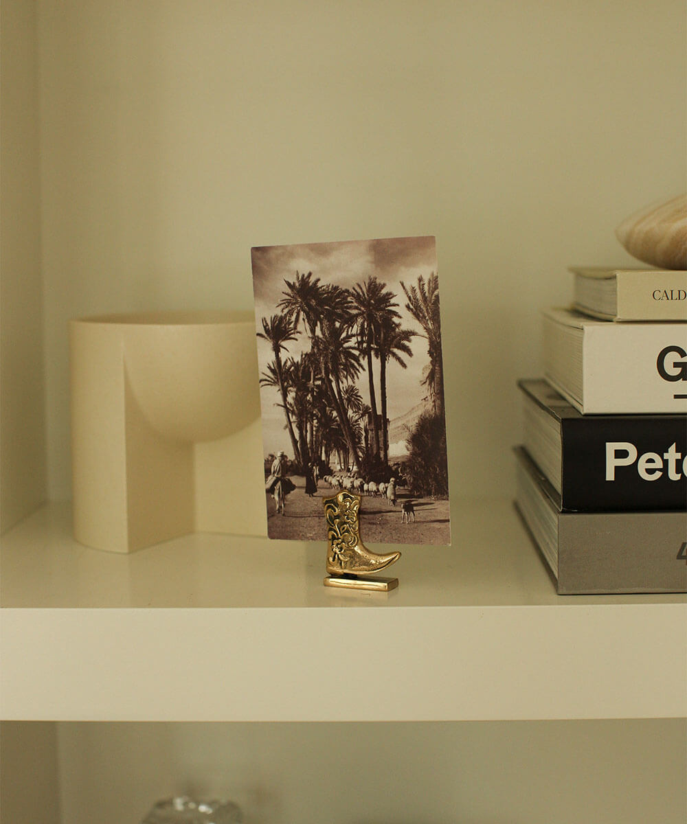 Doing Goods – Postkartenhalter mit Cowboystiefel