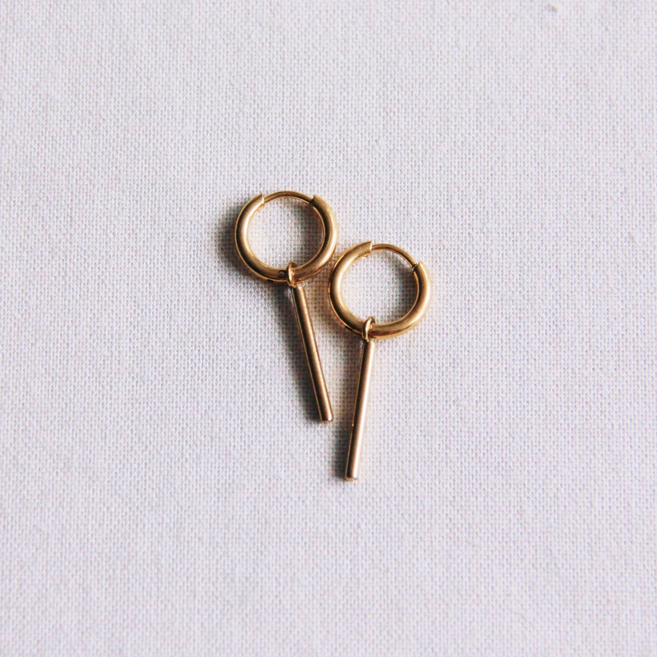Goldfarbene Creolen aus Edelstahl mit Stab