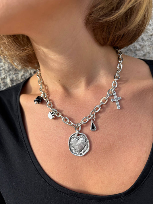 Chunky Herz Charm Halskette – Handgefertigter Statement-Schmuck