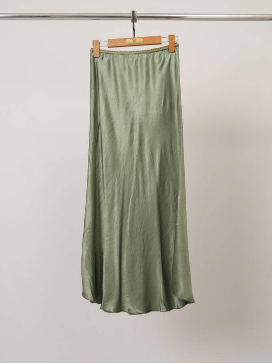 Langer satinierter Rock in Khaki