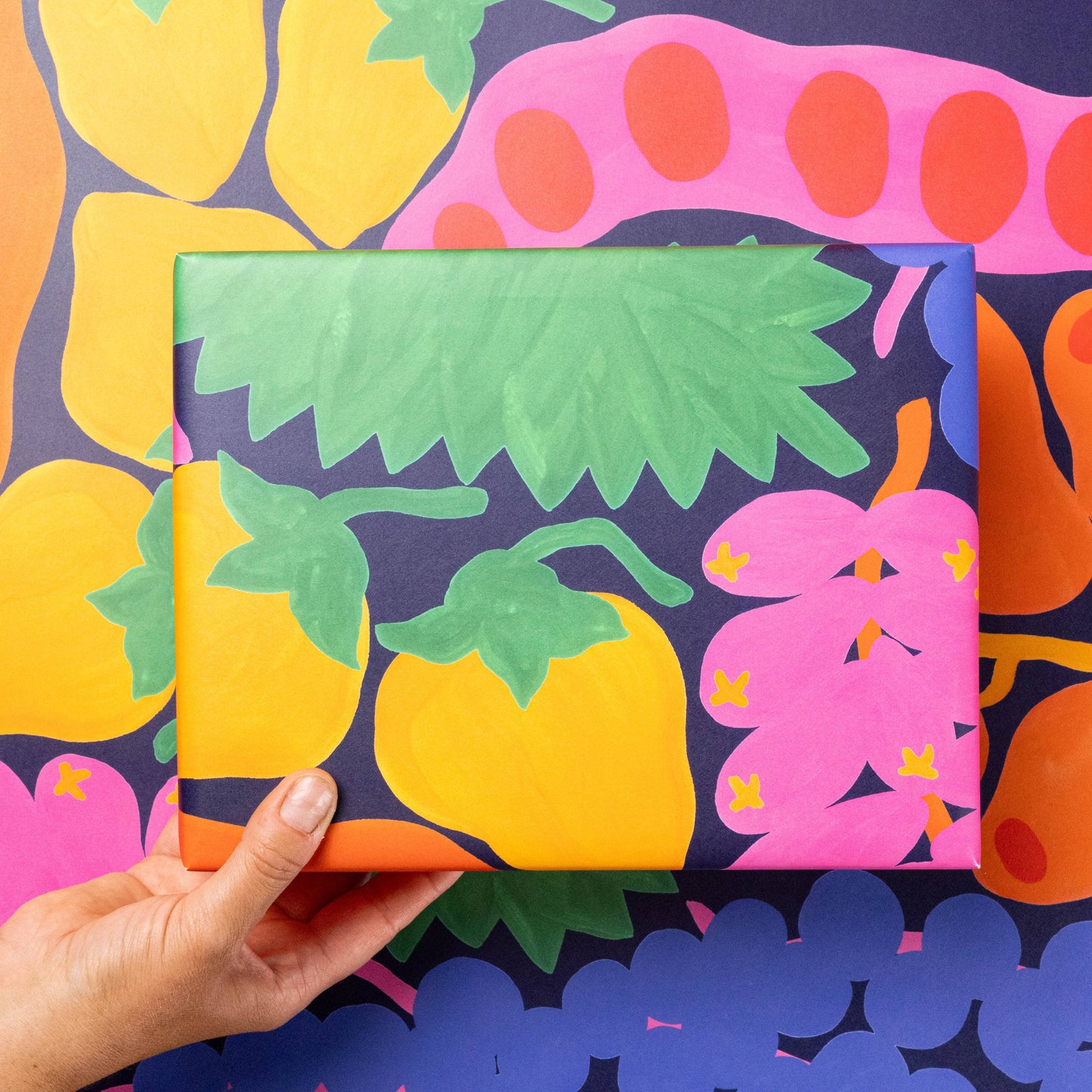 Geschenkpapier „Früchte des Amazonas“ von Liv Lee