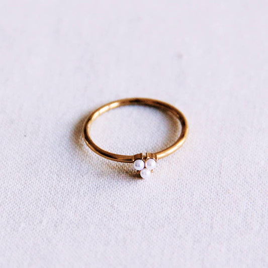 Minimalistischer Ring mit 3 Mini-Perlen - Gold