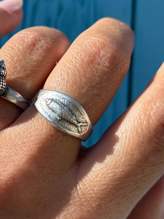 Silberne Sommer-Ringe mit Muschel- und Fischmotiven: Fish RIng
