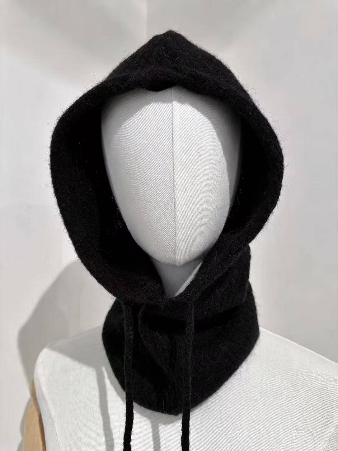 Gestrickte Cagoule-Kapuze aus Baby-Alpaka mit Kordeln: Schwarz