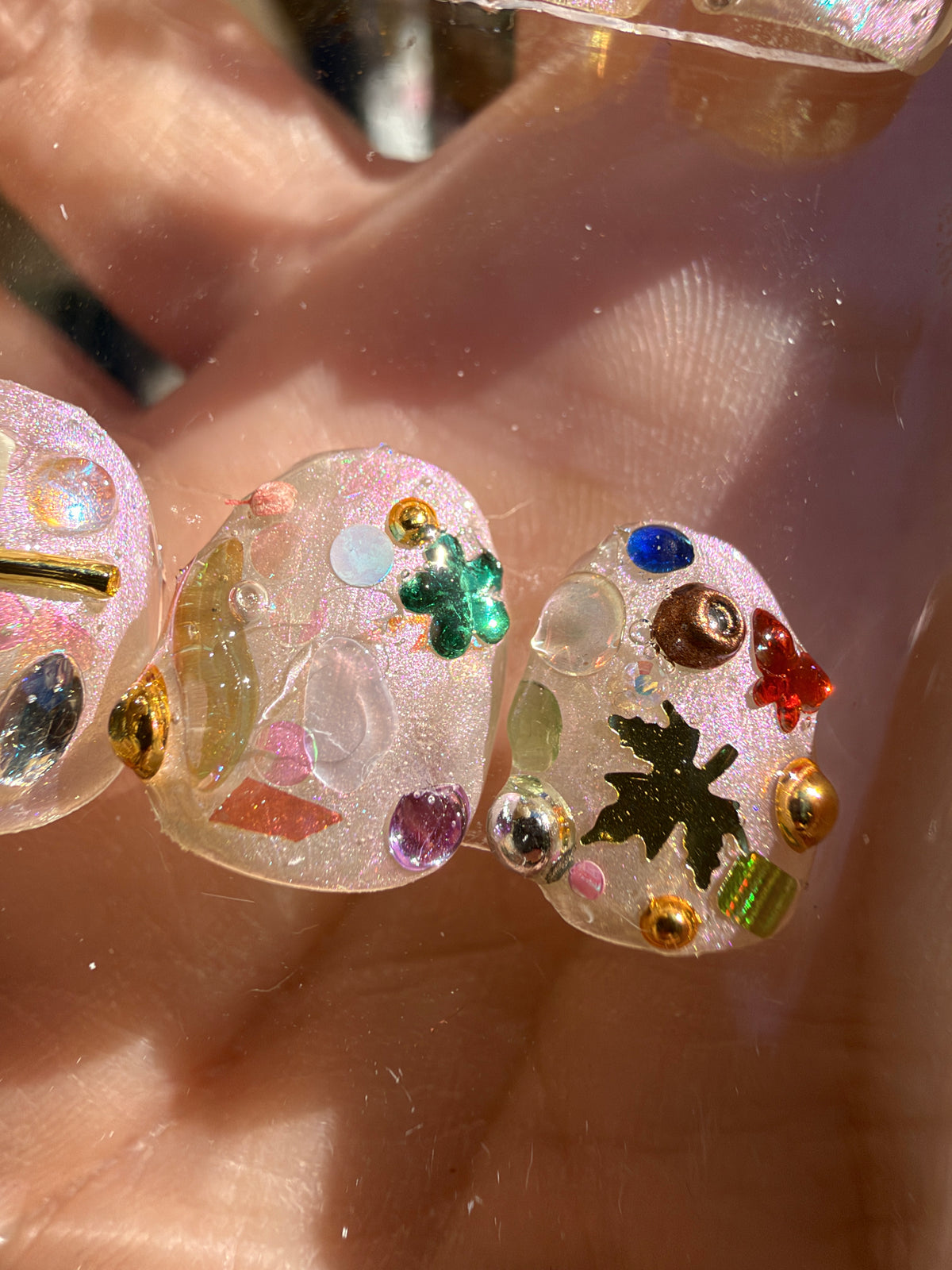 Set bedazzled Press-On Nails made by @managerienails