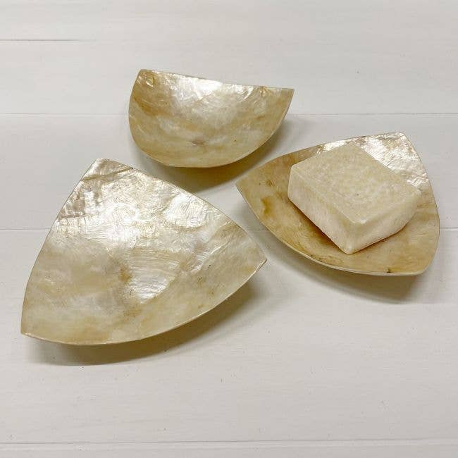 ByBazz Kleines Capiz-Muschel-Schälchen in Gold, verschiedene Formen: Schaaltje Vierkant