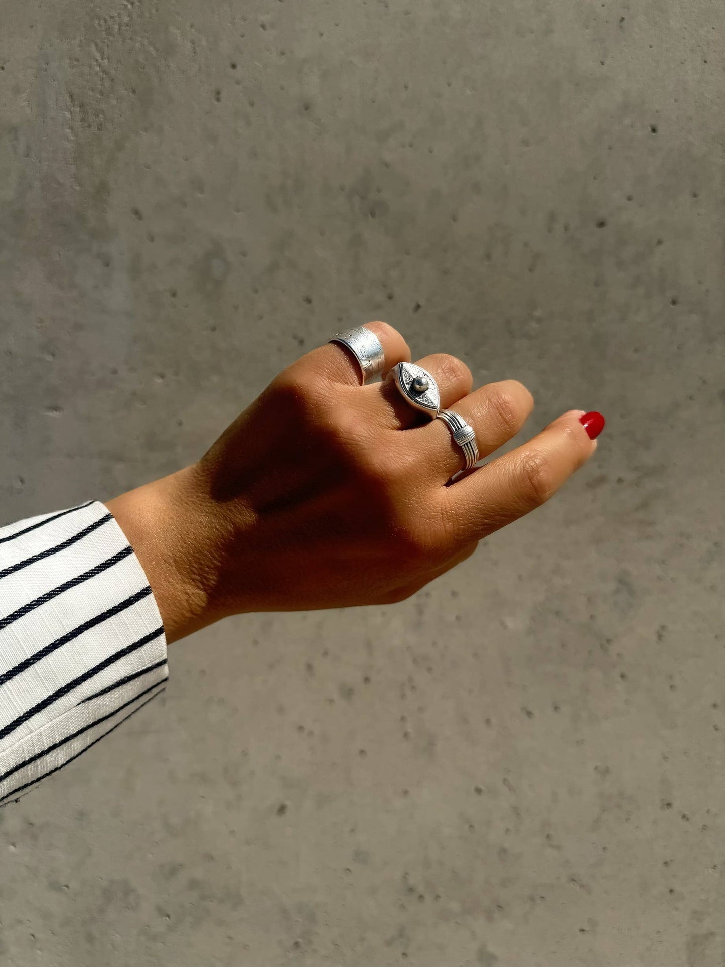 Ring mit breitem Band handgefertigt von Christina Christi