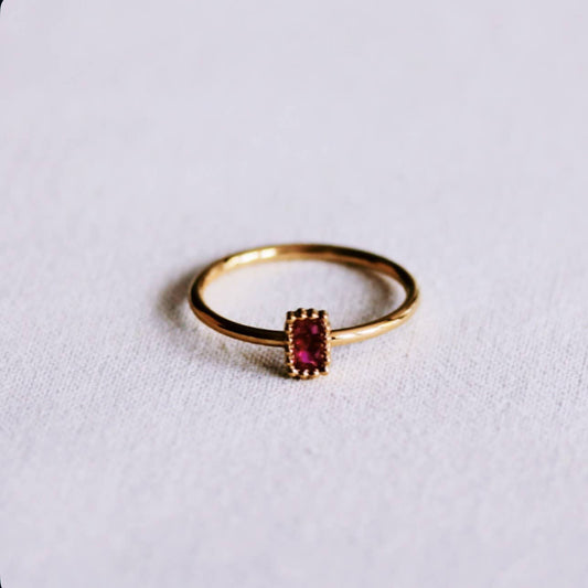 Minimalistischer Ring mit Kristallstein - Fuchsia
