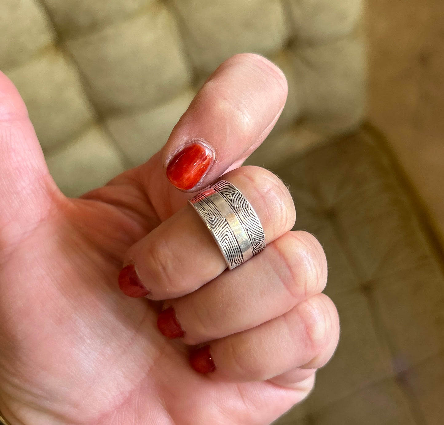 Ring mit breitem Band handgefertigt von Christina Christi