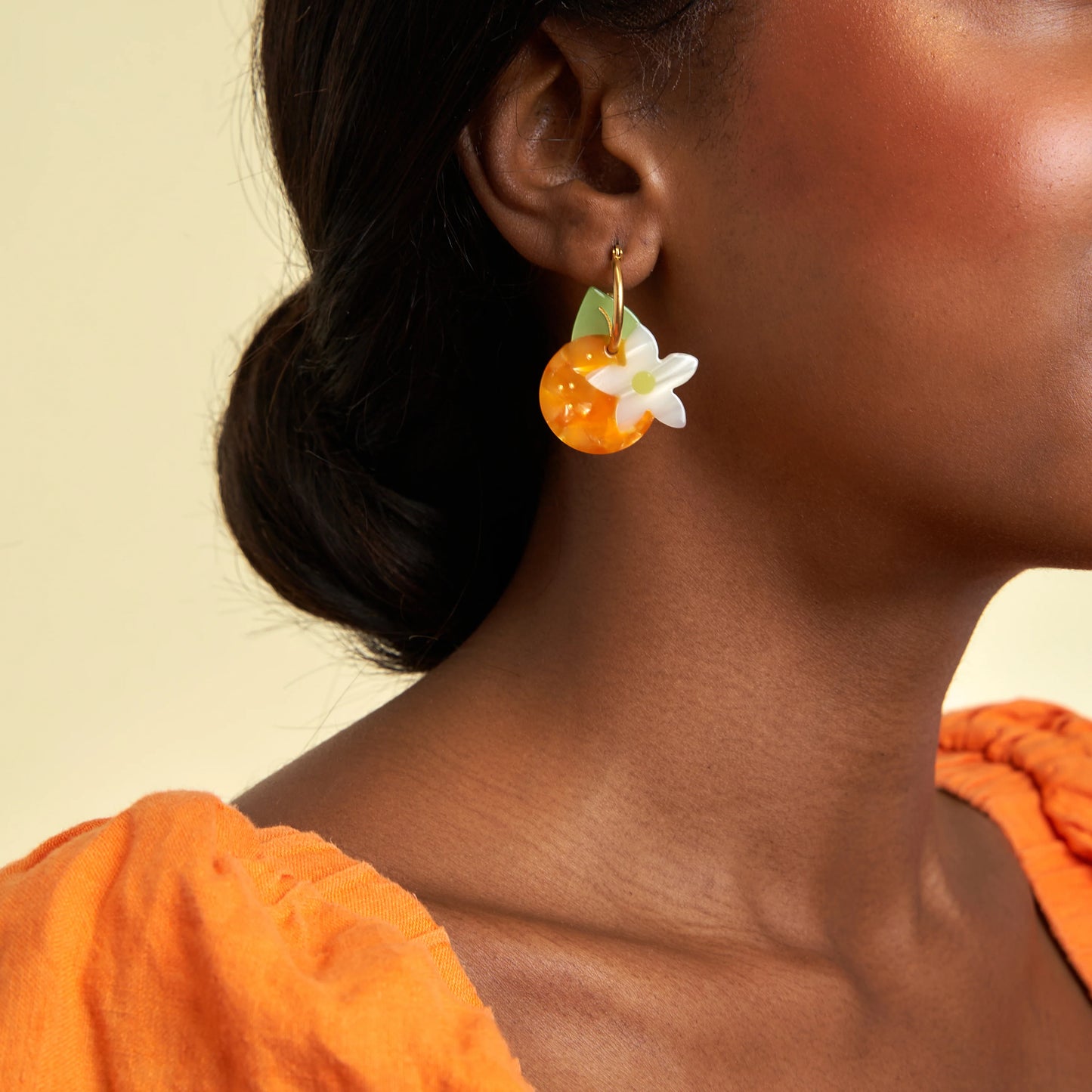 Ohrringe Orange mit Blüte von Coucou Suzette