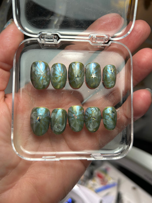 Set luxury Press-On Nails made by @managerienails