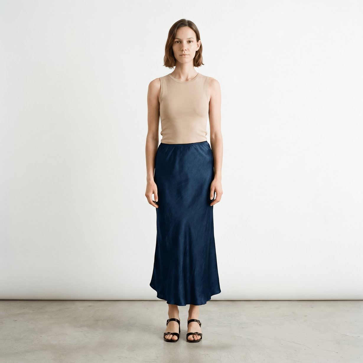 Langer satinierter Rock in Khaki