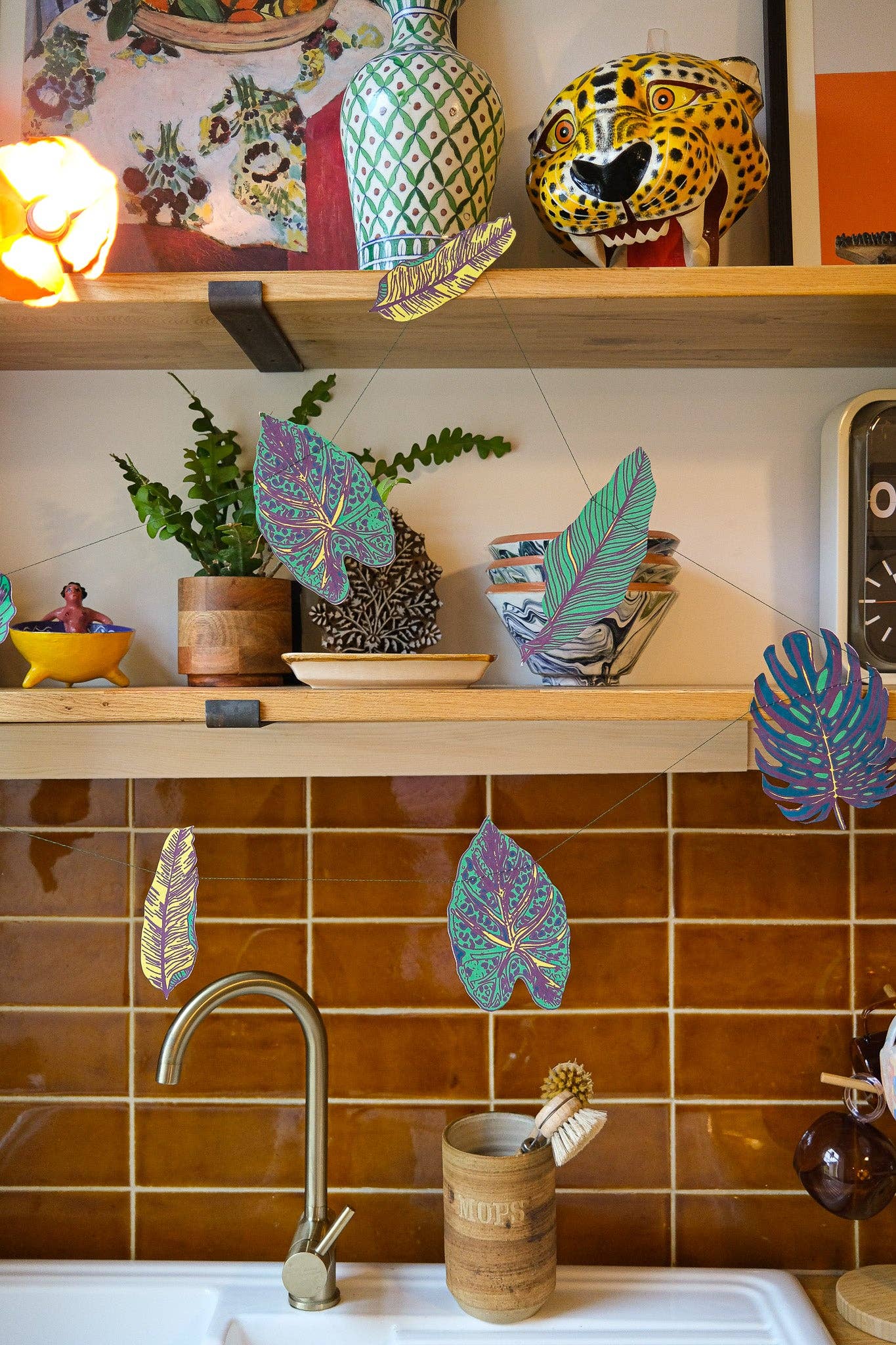 Genähte Girlande mit Blättern