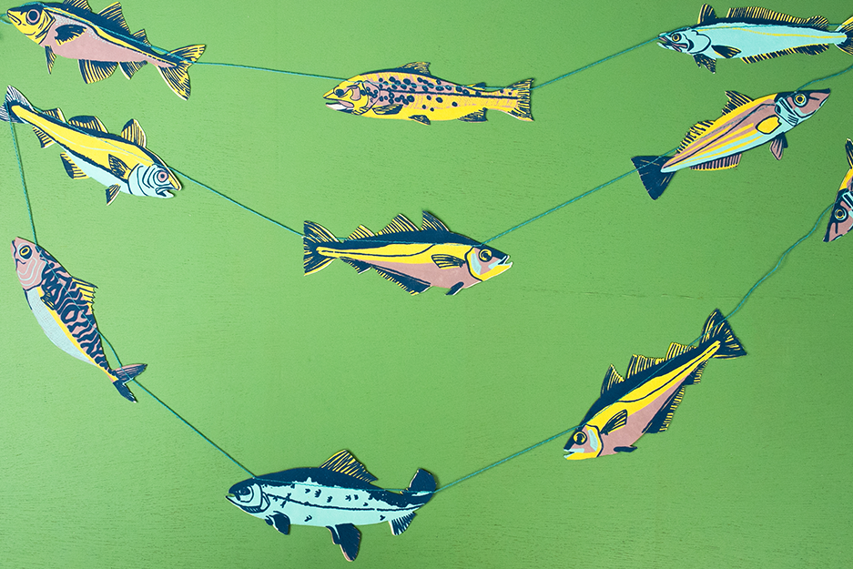 Genähte Girlande mit Fischen