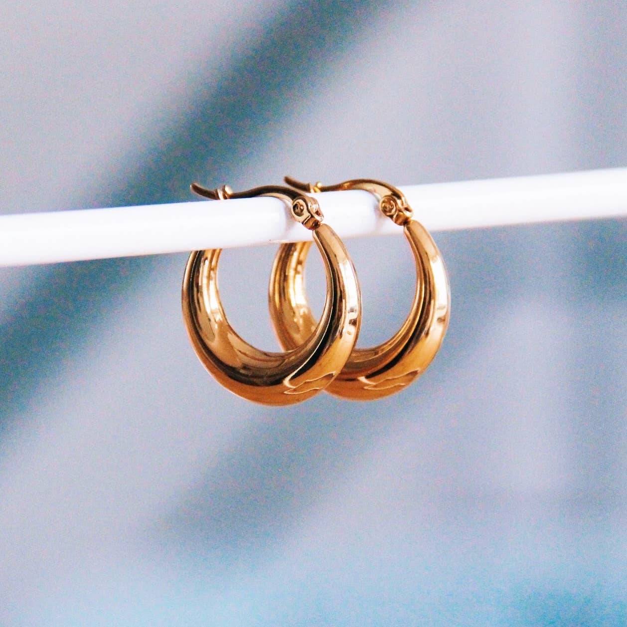 Breite Creolen aus Edelstahl, 19 mm – Gold
