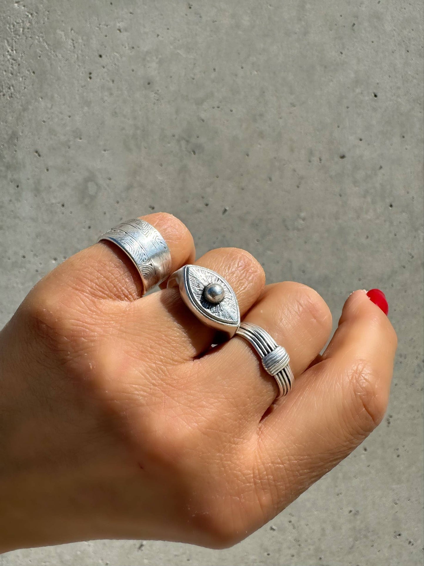 Ring mit breitem Band handgefertigt von Christina Christi