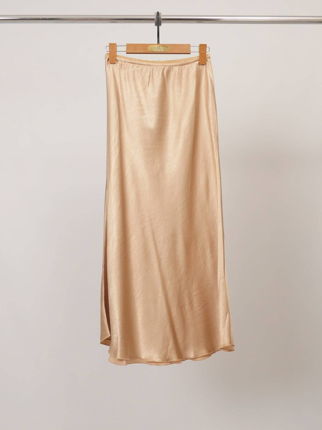 Langer satinierter Rock – Farbe Camel