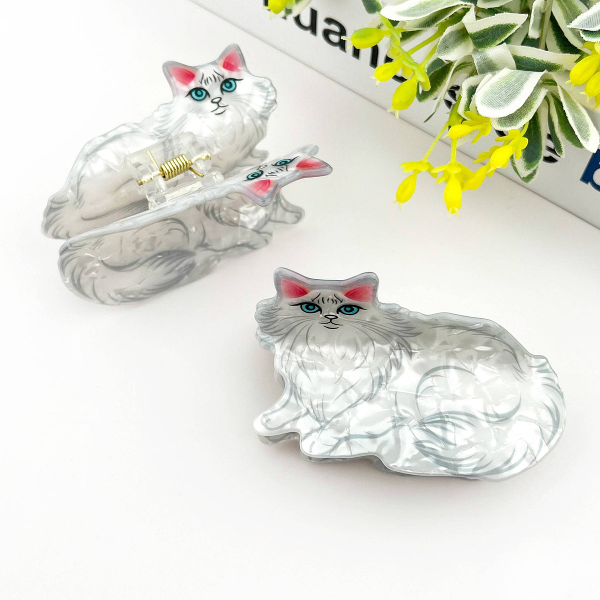 Haarklammer Weiße Perserkatze